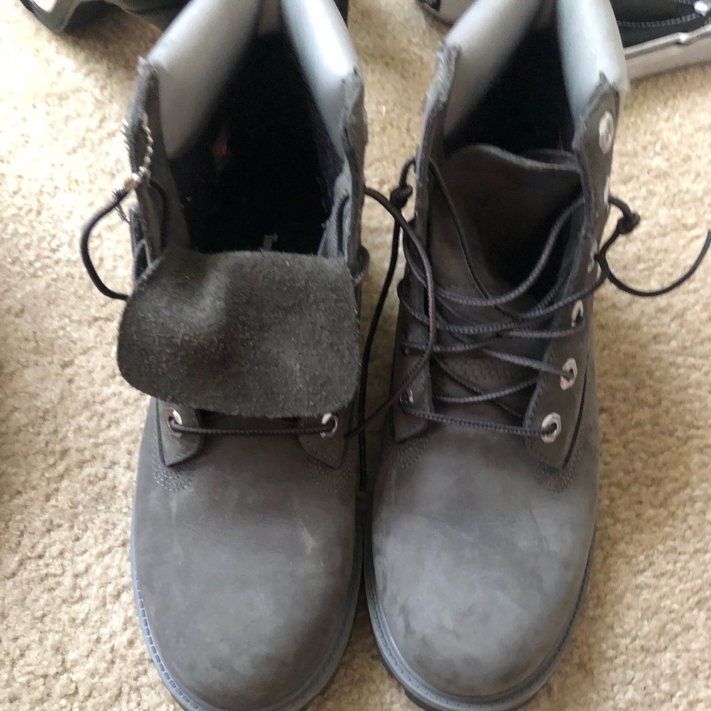Women Gray Timberland Boots (Boys 7; Women 9)